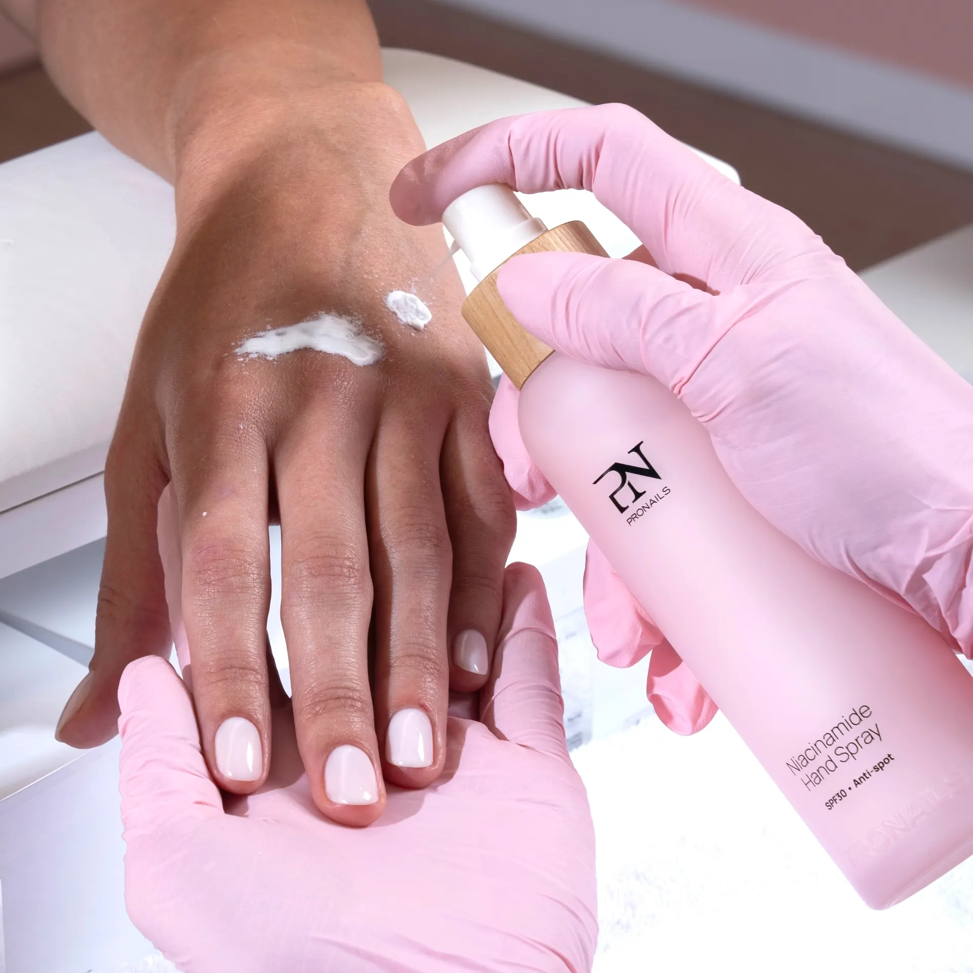 Manicure bij Contour & Care